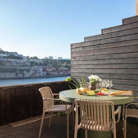 Lovelystay Townhome With Douro River Terrace Nyaraló *