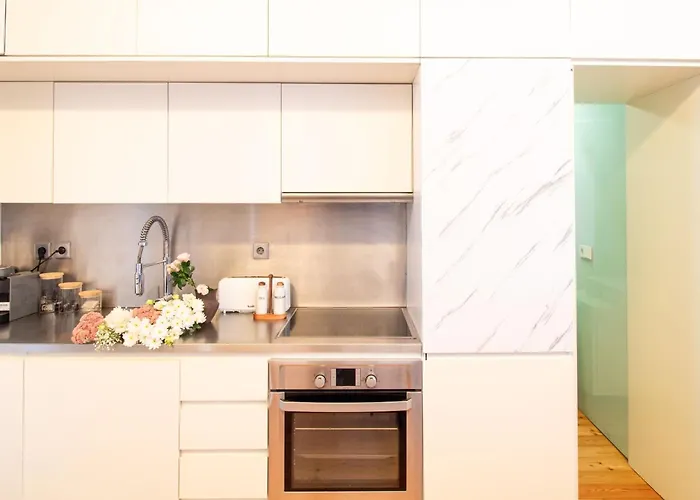 Luxurious Townhome With River View By Lovelystay 別荘