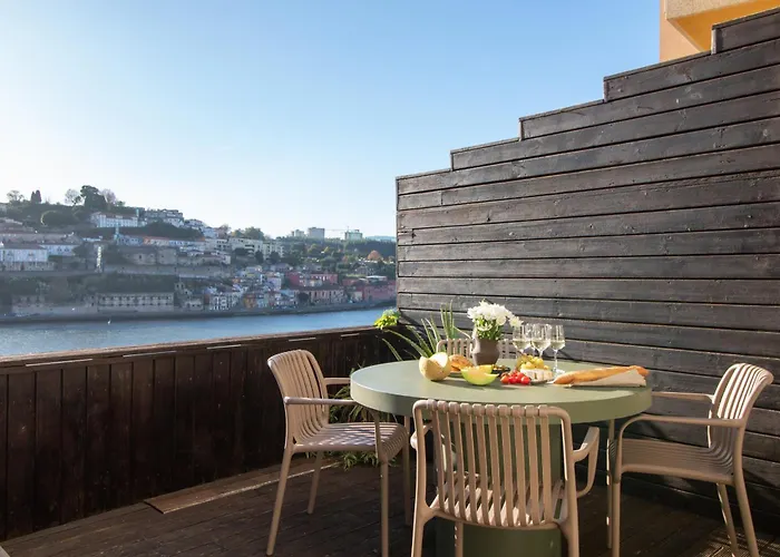 Luxurious Townhome With River View By Lovelystay 別荘 *