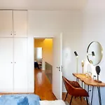 Holiday home Luxurious Townhome With River View By Lovelystay