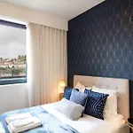 Luxurious Townhome With River View By Lovelystay * Porto