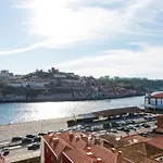 Luxurious Townhome With River View By Lovelystay Casa de Férias Porto