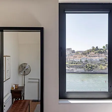 Holiday home Luxurious Townhome With River View By Lovelystay *