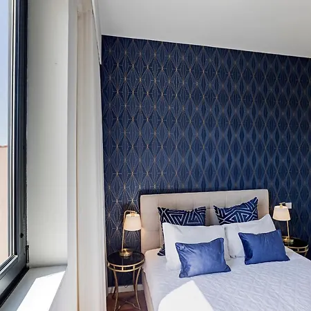 Holiday home Luxurious Townhome With River View By Lovelystay