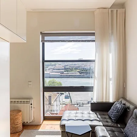 Luxurious Townhome With River View By Lovelystay Holiday home