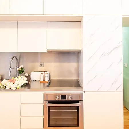 Luxurious Townhome With River View By Lovelystay 別荘