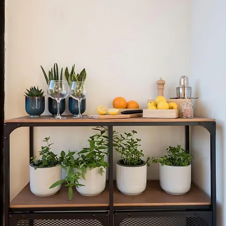 Luxurious Townhome With River View By Lovelystay ポルト