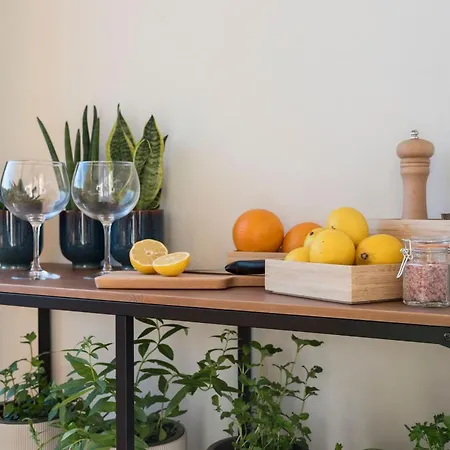 Luxurious Townhome With River View By Lovelystay 別荘 *