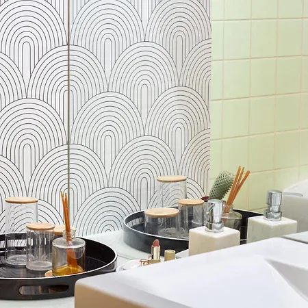 Luxurious Townhome With River View By Lovelystay *