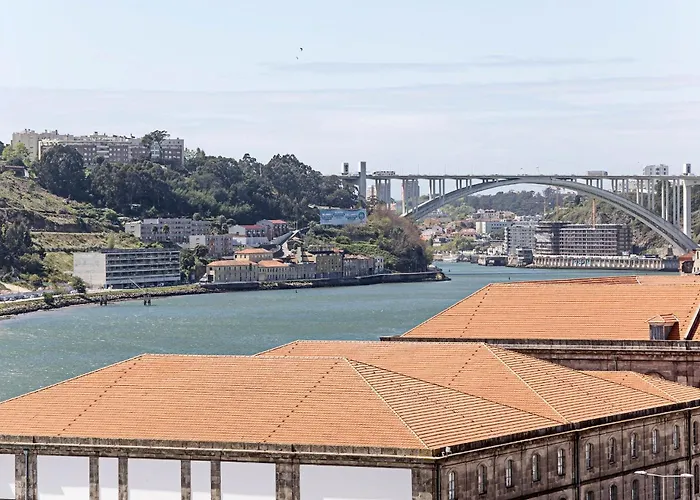 Dom wakacyjny Luxurious Townhome With River View By Lovelystay *