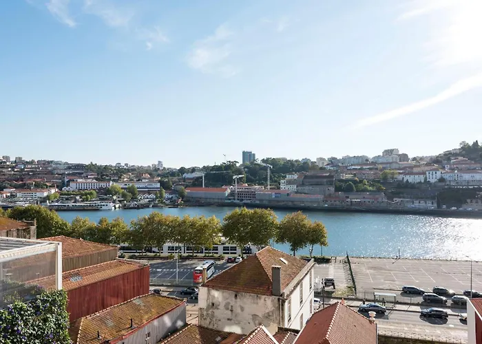 Luxurious Townhome With River View By Lovelystay Vakantiehuis