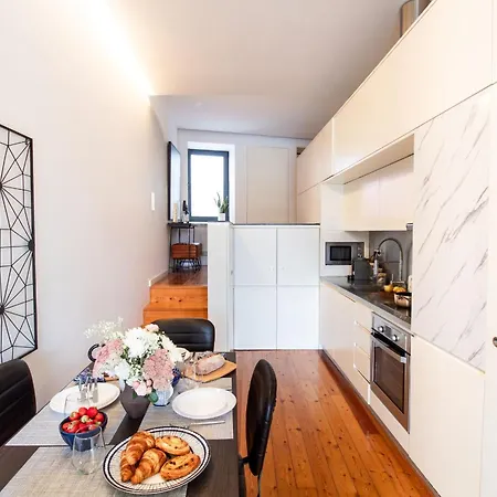 Lovelystay Townhome With Douro River Terrace