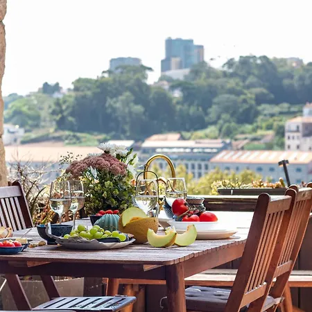 Nyaraló Luxurious Townhome With River View By Lovelystay