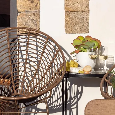 Lovelystay Townhome With River View * Porto