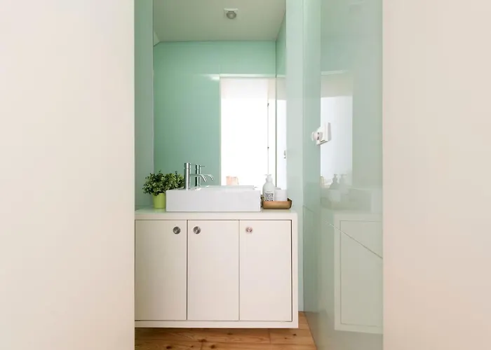 Holiday home Luxurious Townhome With River View By Lovelystay *