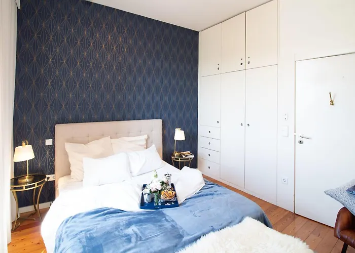 Luxurious Townhome With River View By Lovelystay *